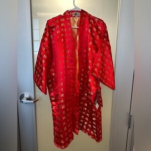 NWT 100% silk kimono , robe, vintage , Red gold, Chinese characters, w/ Belt  XL
